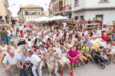 Galería de fotos del Paloteado de fiestas de Fustiñana