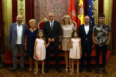 Los nuevos consejeros del Gobierno de Navarra tomaron posesión este miércoles rodeados de sus familiares