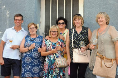 Los vecinos de Cárcar celebraron el III Certamen de la Guindilla el sábado 3 de agosto. Una tarde gastronómica en la que se pudieron degustar, además de diferentes pinchos con la guindilla como protagonista, una selección de encurtidos variados, vinos e incluso helados. Para completar la programación se instaló una feria con stands de productos artesanales que animó a vecinos y visitantes a lo largo de la jornada.