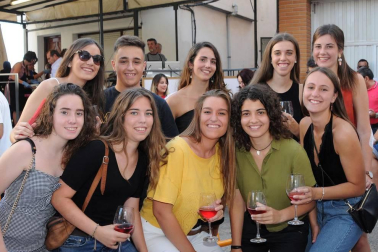 Los vecinos de Cárcar celebraron el III Certamen de la Guindilla el sábado 3 de agosto. Una tarde gastronómica en la que se pudieron degustar, además de diferentes pinchos con la guindilla como protagonista, una selección de encurtidos variados, vinos e incluso helados. Para completar la programación se instaló una feria con stands de productos artesanales que animó a vecinos y visitantes a lo largo de la jornada.