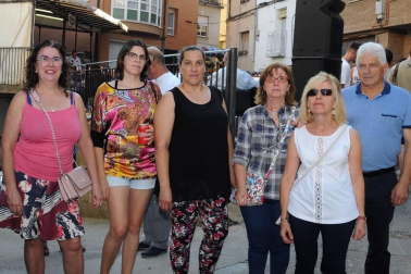 Los vecinos de Cárcar celebraron el III Certamen de la Guindilla el sábado 3 de agosto. Una tarde gastronómica en la que se pudieron degustar, además de diferentes pinchos con la guindilla como protagonista, una selección de encurtidos variados, vinos e incluso helados. Para completar la programación se instaló una feria con stands de productos artesanales que animó a vecinos y visitantes a lo largo de la jornada.