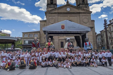 Todas las fotos de la despedida de los gigantes en fiestas de Estella en Diario de Navarra