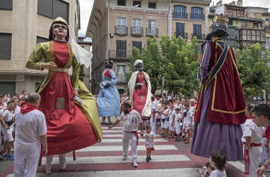 Todas las fotos de la despedida de los gigantes en fiestas de Estella en Diario de Navarra