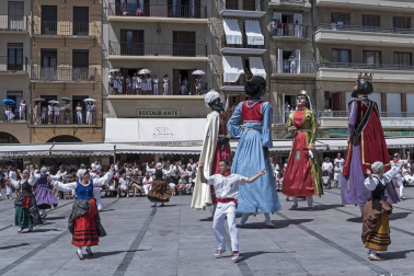 Todas las fotos de la despedida de los gigantes en fiestas de Estella en Diario de Navarra