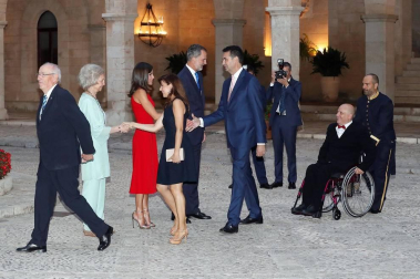 Los Reyes ofrecieron la tradicional recepción que cada verano congrega a representantes de la sociedad balear