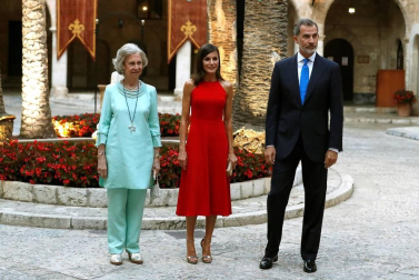 Los Reyes ofrecieron la tradicional recepción que cada verano congrega a representantes de la sociedad balear