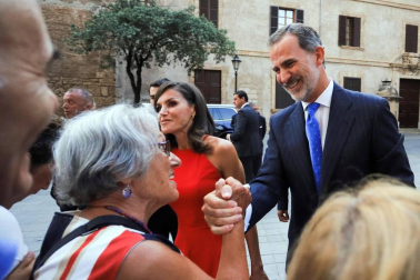 Los Reyes ofrecieron la tradicional recepción que cada verano congrega a representantes de la sociedad balear