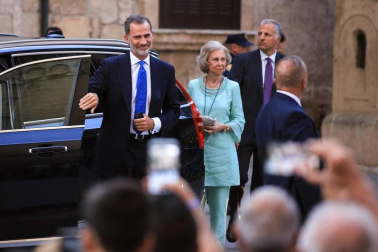 Los Reyes ofrecieron la tradicional recepción que cada verano congrega a representantes de la sociedad balear