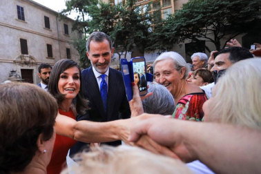 Los Reyes ofrecieron la tradicional recepción que cada verano congrega a representantes de la sociedad balear