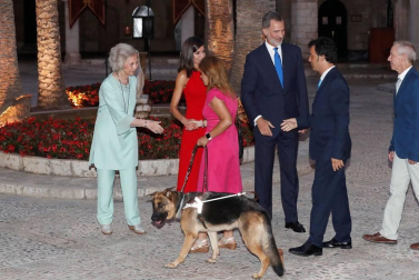 Los Reyes ofrecieron la tradicional recepción que cada verano congrega a representantes de la sociedad balear