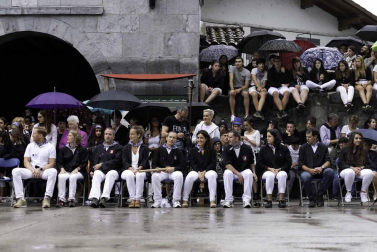 Fotos de la 'Ezpeta-Dantza' de Leitza