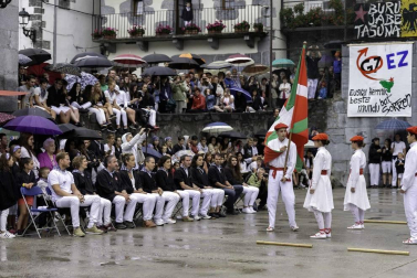 Fotos de la 'Ezpeta-Dantza' de Leitza