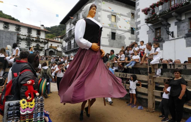 Fotos de la 'Ezpeta-Dantza' de Leitza