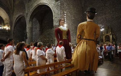 Todas las fotos de la procesión y concentración de gigantes de fiestas de Aoiz 2019