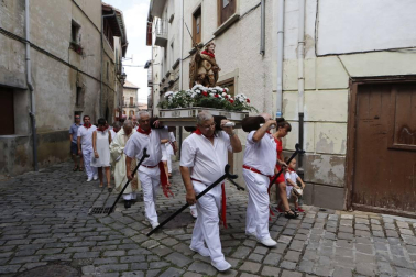 Todas las fotos de la procesión y concentración de gigantes de fiestas de Aoiz 2019