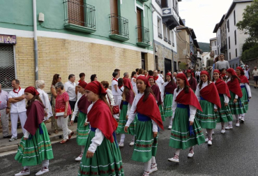 Todas las fotos de la procesión y concentración de gigantes de fiestas de Aoiz 2019