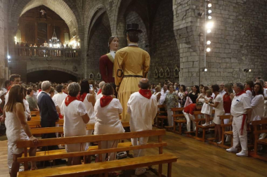 Todas las fotos de la procesión y concentración de gigantes de fiestas de Aoiz 2019