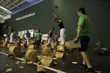 El festival de herri kirolak reunió a más de medio millar de personas en el frontón de la localidad navarra este domingo 11 de agosto.
