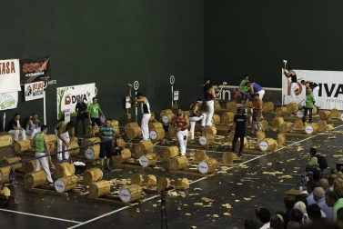 El festival de herri kirolak reunió a más de medio millar de personas en el frontón de la localidad navarra este domingo 11 de agosto.