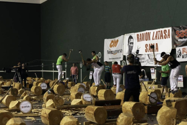 El festival de herri kirolak reunió a más de medio millar de personas en el frontón de la localidad navarra este domingo 11 de agosto.