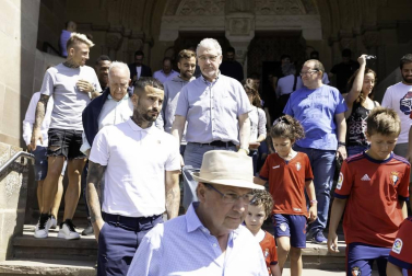 Fotos de la tradicional visita y ofrenda de la plantilla, cuerpo técnico y directivos de Osasuna a San Francisco Javier.