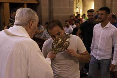 Fotos de la tradicional visita y ofrenda de la plantilla, cuerpo técnico y directivos de Osasuna a San Francisco Javier.