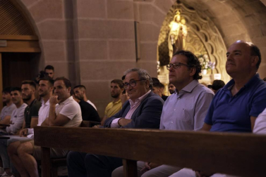 Fotos de la tradicional visita y ofrenda de la plantilla, cuerpo técnico y directivos de Osasuna a San Francisco Javier.