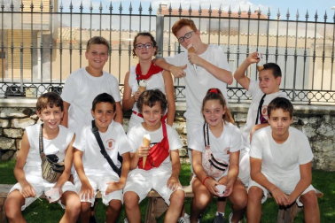 Del 3 al 11 de agosto, los vecinos de Carcastillo se vistieron de blanco y rojo para celebrar sus fiestas grandes. En el programa festivo no faltaron días dedicados a la mujer, al niño, a las peñas o al jubilado, pero uno de los más esperados fue el protagonizado por los calderetes, que se celebraron el sábado 10 de agosto.