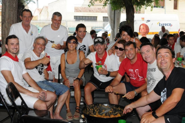 Del 3 al 11 de agosto, los vecinos de Carcastillo se vistieron de blanco y rojo para celebrar sus fiestas grandes. En el programa festivo no faltaron días dedicados a la mujer, al niño, a las peñas o al jubilado, pero uno de los más esperados fue el protagonizado por los calderetes, que se celebraron el sábado 10 de agosto.
