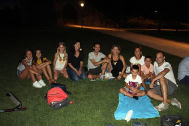 En verano, las murallas de Pamplona se convierten en el mejor escenario para el desarrollo de diferentes programas culturales. Uno de los espectáculos organizados durante la pasada semana fue la actuación del grupo Eia, que presentó su espectáculo 'InTarsi', un original programa de habilidades circenses que tuvo lugar en el interior de la Ciudadela.