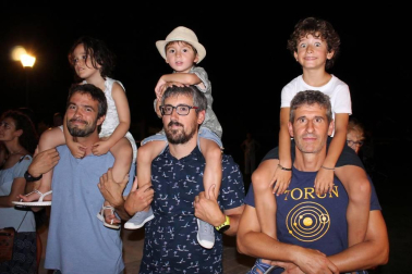 En verano, las murallas de Pamplona se convierten en el mejor escenario para el desarrollo de diferentes programas culturales. Uno de los espectáculos organizados durante la pasada semana fue la actuación del grupo Eia, que presentó su espectáculo 'InTarsi', un original programa de habilidades circenses que tuvo lugar en el interior de la Ciudadela.