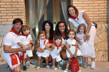 Las últimas horas del día de las fiestas de Arguedas dan mucho juego, sobre todo para los más pequeños de la casa. La cámara de ¡Click! se unió a la fiesta el sábado 10 de agosto para compartir con los vecinos la música de la charanga, la ronda de gigantes y cabezudos y el encierro simulado de toricos.