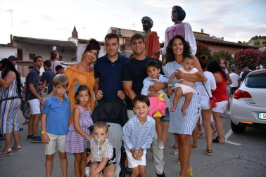 Las últimas horas del día de las fiestas de Arguedas dan mucho juego, sobre todo para los más pequeños de la casa. La cámara de ¡Click! se unió a la fiesta el sábado 10 de agosto para compartir con los vecinos la música de la charanga, la ronda de gigantes y cabezudos y el encierro simulado de toricos.