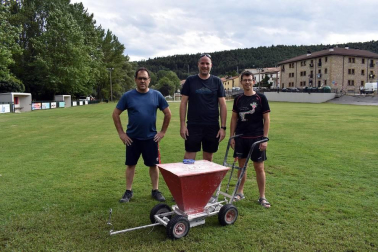 Dentro de escasas fechas el fútbol volverá a los campos navarros y los distintos equipos de la comunidad foral se encuentran inmersos en sus respectivas pretemporadas. Tal es el caso del Avance Ezcabarte, de Primera Autonómica, y el CD Itaroa Huarte, de Tercera División, que se enfrentaron en el terreno de juego de Igeldea con victoria para el conjunto 'cebollero' por 0 a 1, tanto convertido por Alfonso Aranguren.