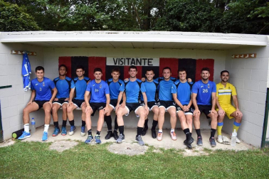 Dentro de escasas fechas el fútbol volverá a los campos navarros y los distintos equipos de la comunidad foral se encuentran inmersos en sus respectivas pretemporadas. Tal es el caso del Avance Ezcabarte, de Primera Autonómica, y el CD Itaroa Huarte, de Tercera División, que se enfrentaron en el terreno de juego de Igeldea con victoria para el conjunto 'cebollero' por 0 a 1, tanto convertido por Alfonso Aranguren.