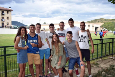 Dentro de escasas fechas el fútbol volverá a los campos navarros y los distintos equipos de la comunidad foral se encuentran inmersos en sus respectivas pretemporadas. Tal es el caso del Avance Ezcabarte, de Primera Autonómica, y el CD Itaroa Huarte, de Tercera División, que se enfrentaron en el terreno de juego de Igeldea con victoria para el conjunto 'cebollero' por 0 a 1, tanto convertido por Alfonso Aranguren.