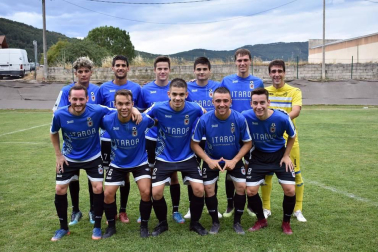 Dentro de escasas fechas el fútbol volverá a los campos navarros y los distintos equipos de la comunidad foral se encuentran inmersos en sus respectivas pretemporadas. Tal es el caso del Avance Ezcabarte, de Primera Autonómica, y el CD Itaroa Huarte, de Tercera División, que se enfrentaron en el terreno de juego de Igeldea con victoria para el conjunto 'cebollero' por 0 a 1, tanto convertido por Alfonso Aranguren.