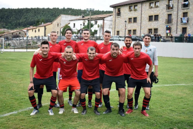 Dentro de escasas fechas el fútbol volverá a los campos navarros y los distintos equipos de la comunidad foral se encuentran inmersos en sus respectivas pretemporadas. Tal es el caso del Avance Ezcabarte, de Primera Autonómica, y el CD Itaroa Huarte, de Tercera División, que se enfrentaron en el terreno de juego de Igeldea con victoria para el conjunto 'cebollero' por 0 a 1, tanto convertido por Alfonso Aranguren.