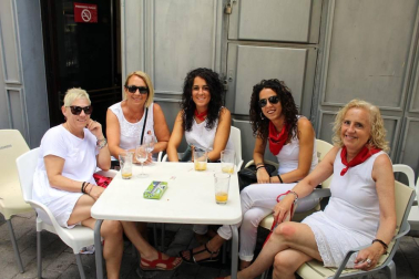 El sábado 10 de agosto, Aoiz arrancaba sus fiestas con el lanzamiento del cohete anunciador. El honor corrió a cargo de la Coral San Miguel, con motivo de la celebración de su 75 aniversario, que dio inicio con este acto a cinco días de algarabía festiva.