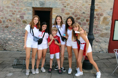 El sábado 10 de agosto, Aoiz arrancaba sus fiestas con el lanzamiento del cohete anunciador. El honor corrió a cargo de la Coral San Miguel, con motivo de la celebración de su 75 aniversario, que dio inicio con este acto a cinco días de algarabía festiva.