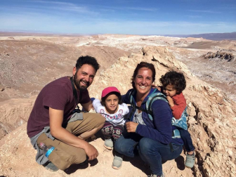 Una madre, un padre, dos hijos, una furgoneta, cuatro países, 15.000 kilómetros y diez meses. La pamplonesa Cristina Saraldi, de 38 años, y su familia recorrieron Chile, Argentina, Bolivia y Perú