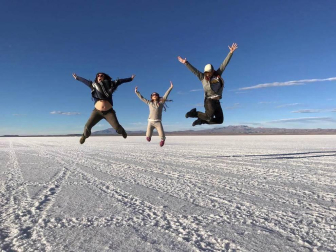 Una madre, un padre, dos hijos, una furgoneta, cuatro países, 15.000 kilómetros y diez meses. La pamplonesa Cristina Saraldi, de 38 años, y su familia recorrieron Chile, Argentina, Bolivia y Perú