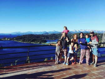 Una madre, un padre, dos hijos, una furgoneta, cuatro países, 15.000 kilómetros y diez meses. La pamplonesa Cristina Saraldi, de 38 años, y su familia recorrieron Chile, Argentina, Bolivia y Perú