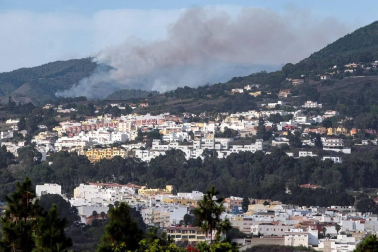 El incendio de Gran Canaria se descontrola y amenaza el parque natural de Tamadaba