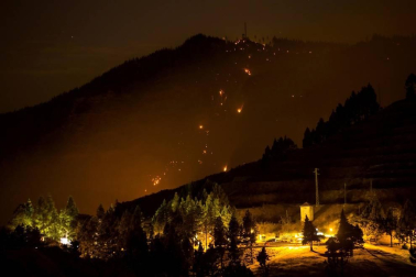 El incendio de Gran Canaria se descontrola y amenaza el parque natural de Tamadaba
