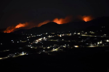 El incendio de Gran Canaria se descontrola y amenaza el parque natural de Tamadaba