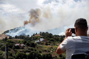 El incendio de Gran Canaria se descontrola y amenaza el parque natural de Tamadaba