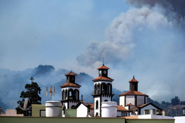 El incendio de Gran Canaria se descontrola y amenaza el parque natural de Tamadaba
