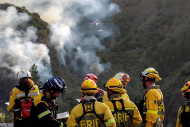 El incendio de Gran Canaria se descontrola y amenaza el parque natural de Tamadaba
