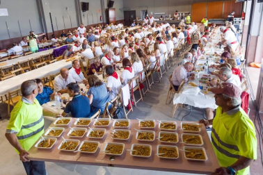 Todas las fotos de la comida popular de Fiestas de Cabanillas 2019 en el Diario de Navarra